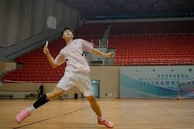 长春亚泰队启程出征青岛时，球迷用歌声为将士们送行