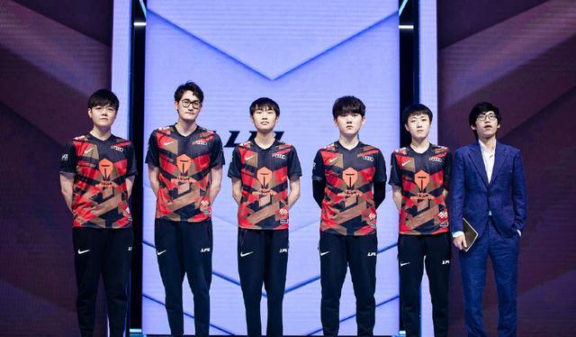 中场球员的 中场球员的